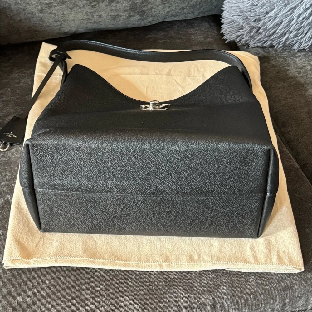 Louis Vuitton Noir Lockme Leather Shoulder Hobo with Silver LV Emblem - Picture 8 of 16
